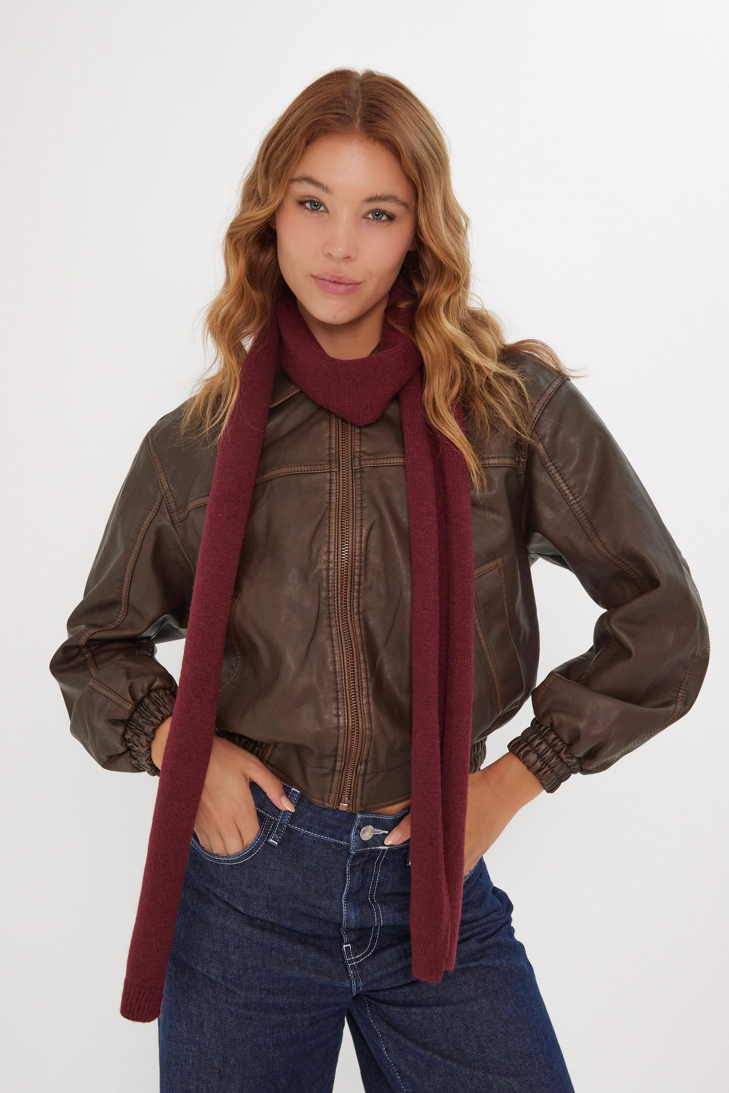 Women’s Knitted Skinny Scarf in Burgundy