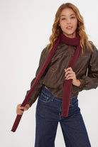 Women’s Knitted Skinny Scarf in Burgundy