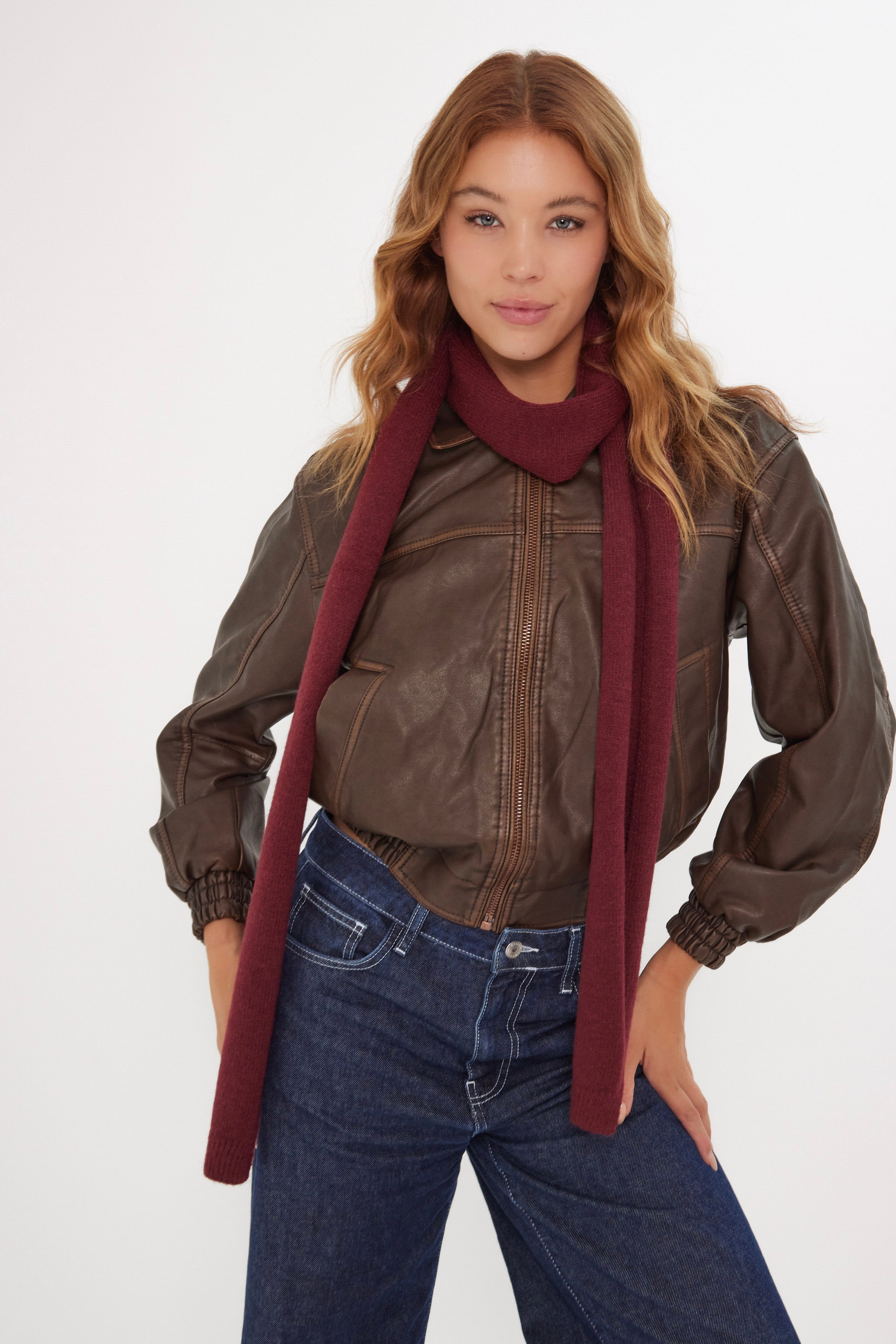 Women’s Knitted Skinny Scarf in Burgundy