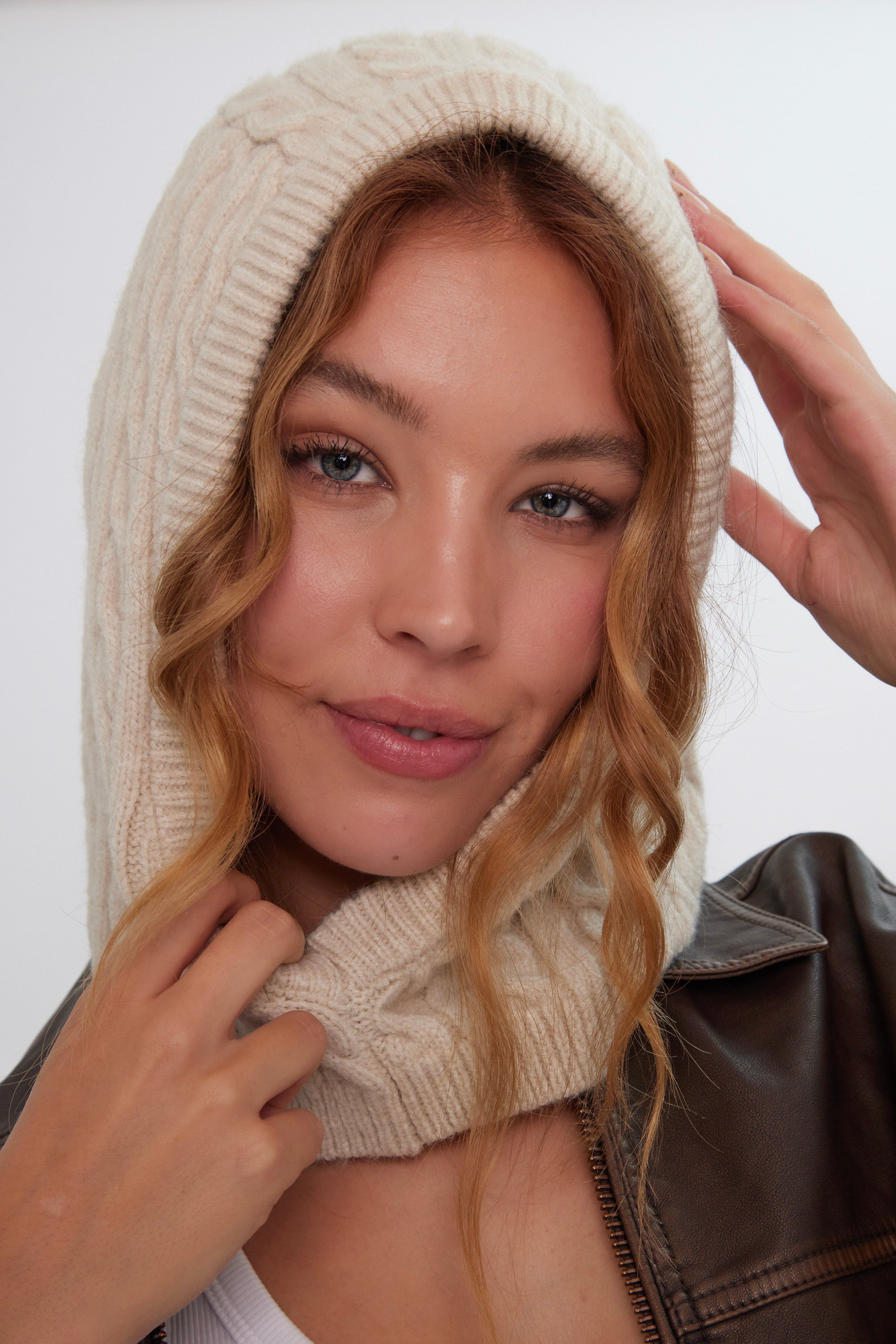 Women’s Cable Knitted Balaclava in Cream 