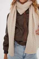 Women’s Cable Knitted Scarf in Cream 