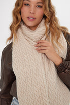 Women’s Cable Knitted Scarf in Cream 