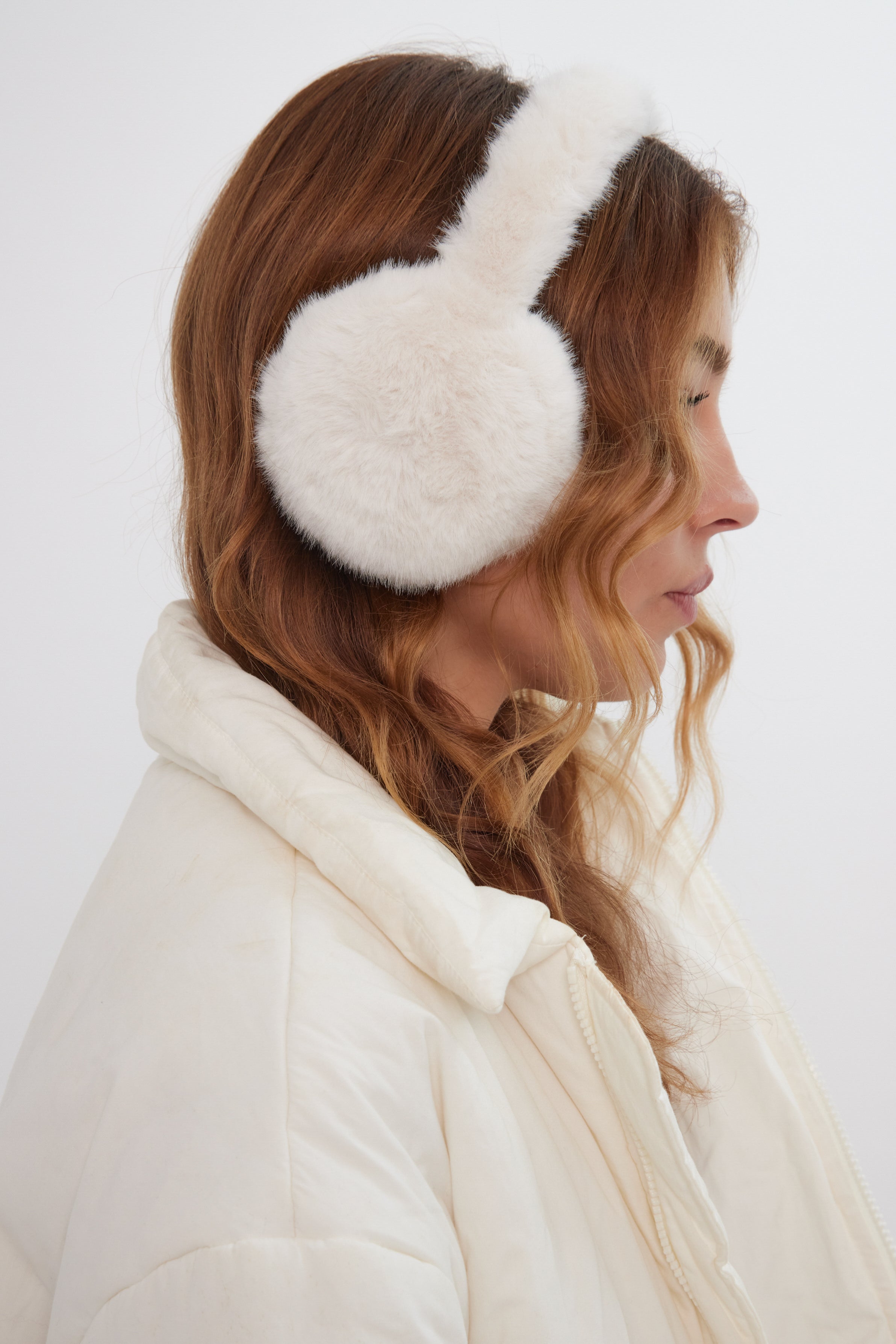 Women’s Fur Earmuffs in Cream 