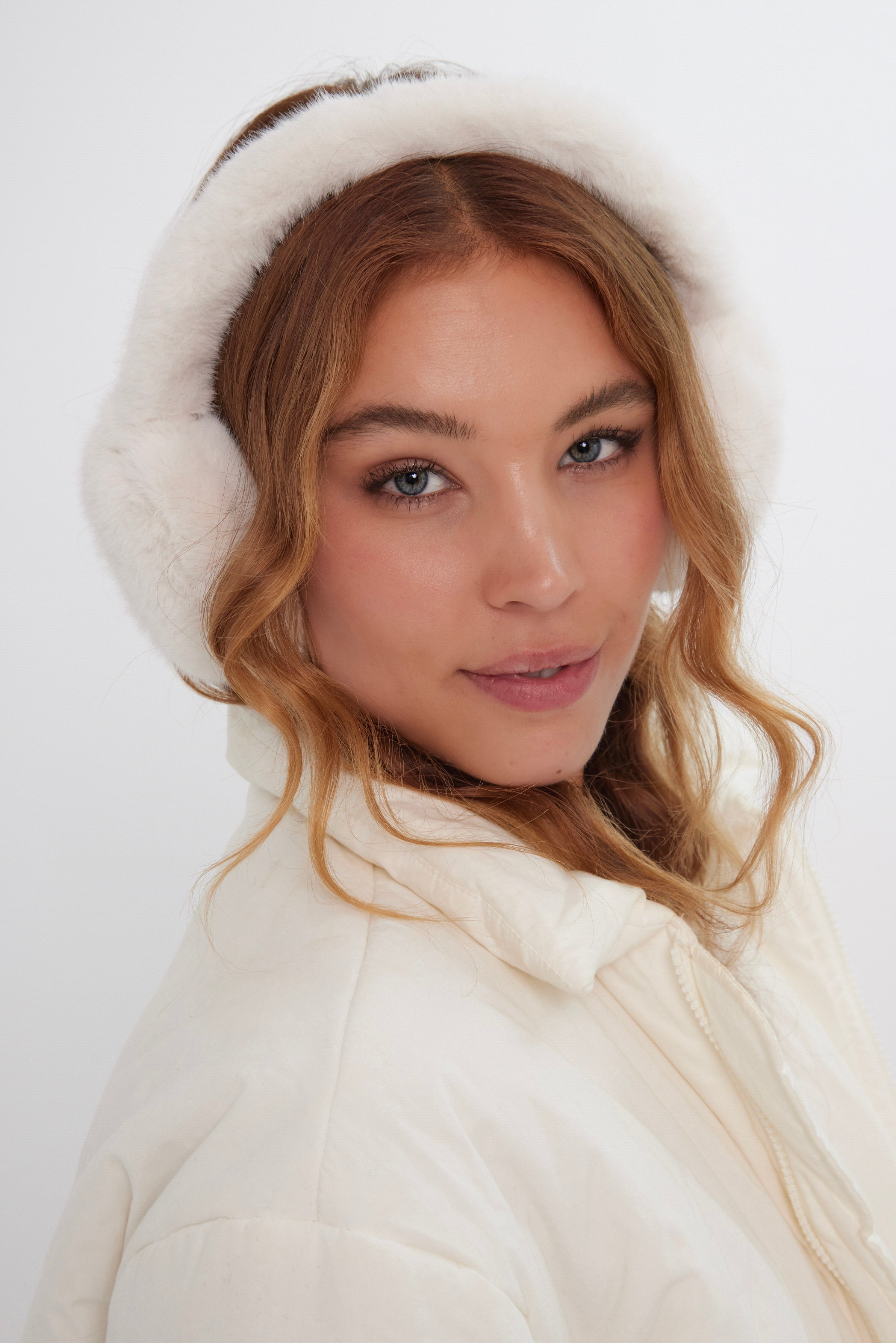 Women’s Fur Earmuffs in Cream 