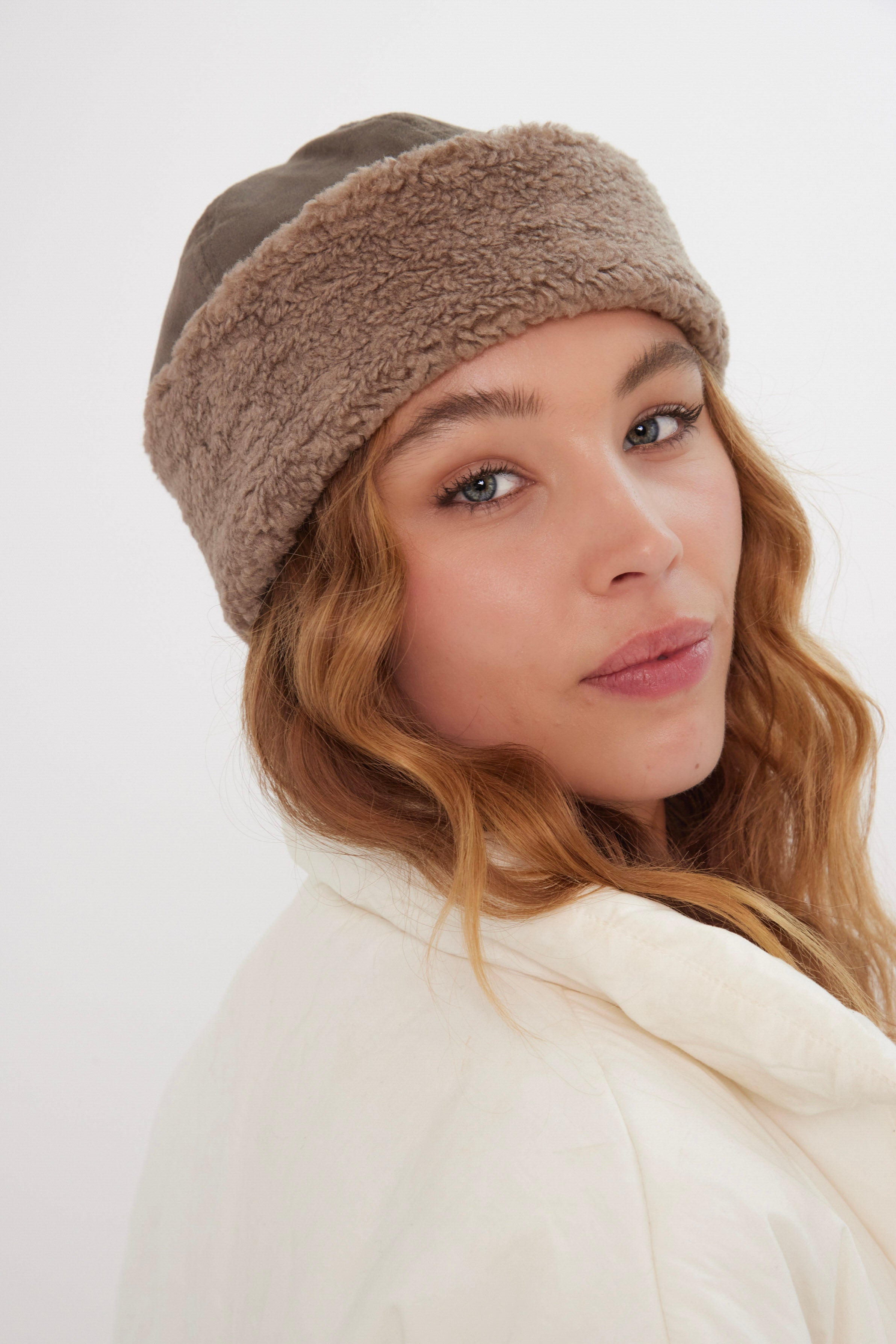 Women’s Suede and Borg Turn Up Beanie in Grey 