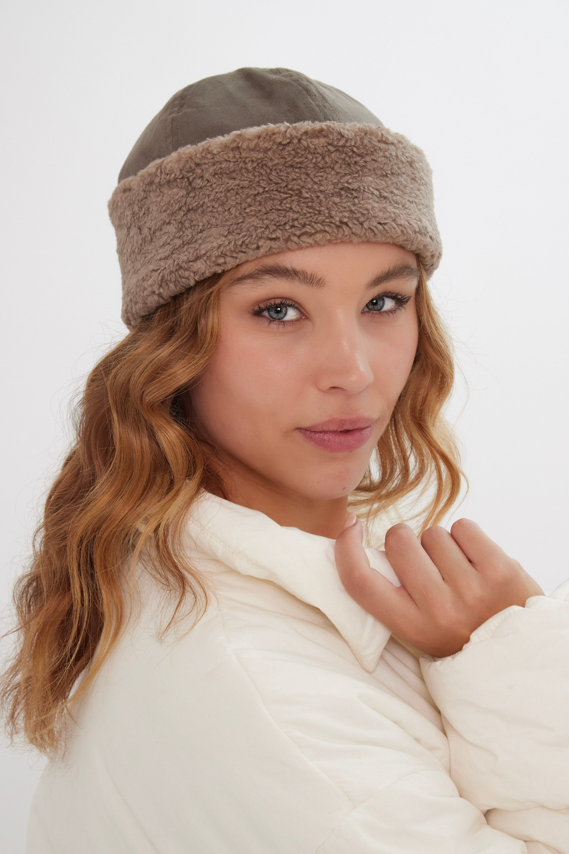 Women’s Suede and Borg Turn Up Beanie in Grey 