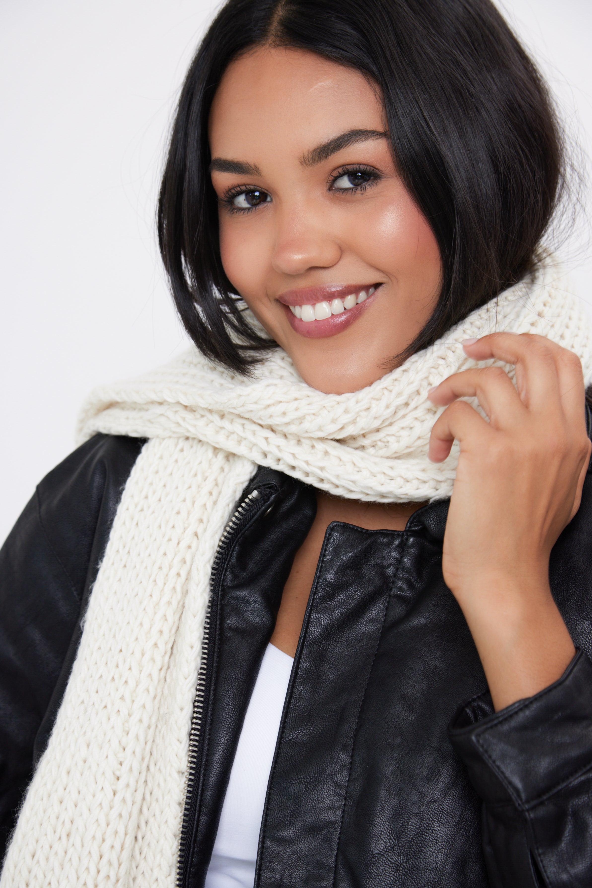 Woman's Knitted Chunky Scarf in Cream