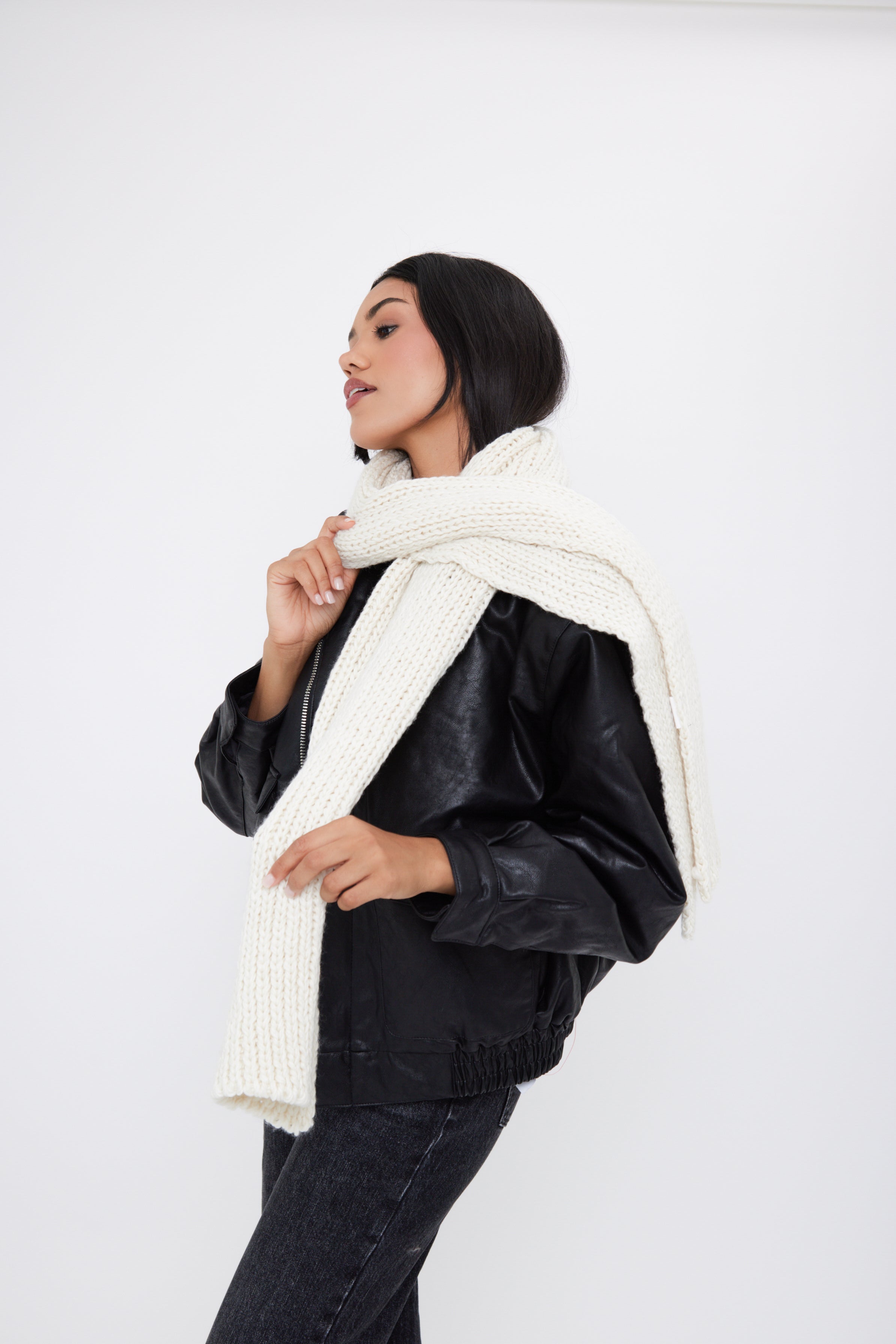 Woman's Knitted Chunky Scarf in Cream