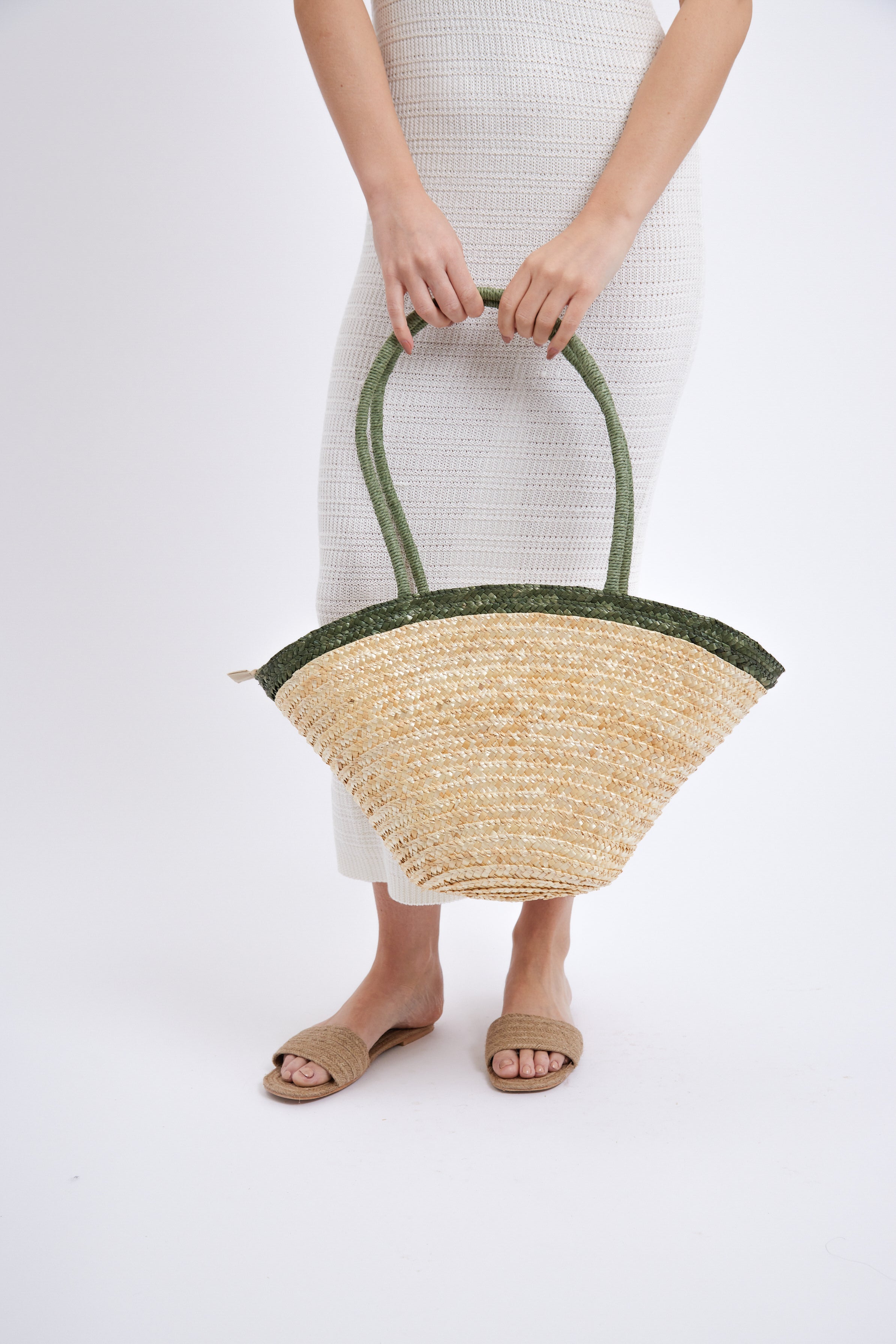 Women’s Medium Sized Straw beach Bag in Natural with Contrast Green Handles 