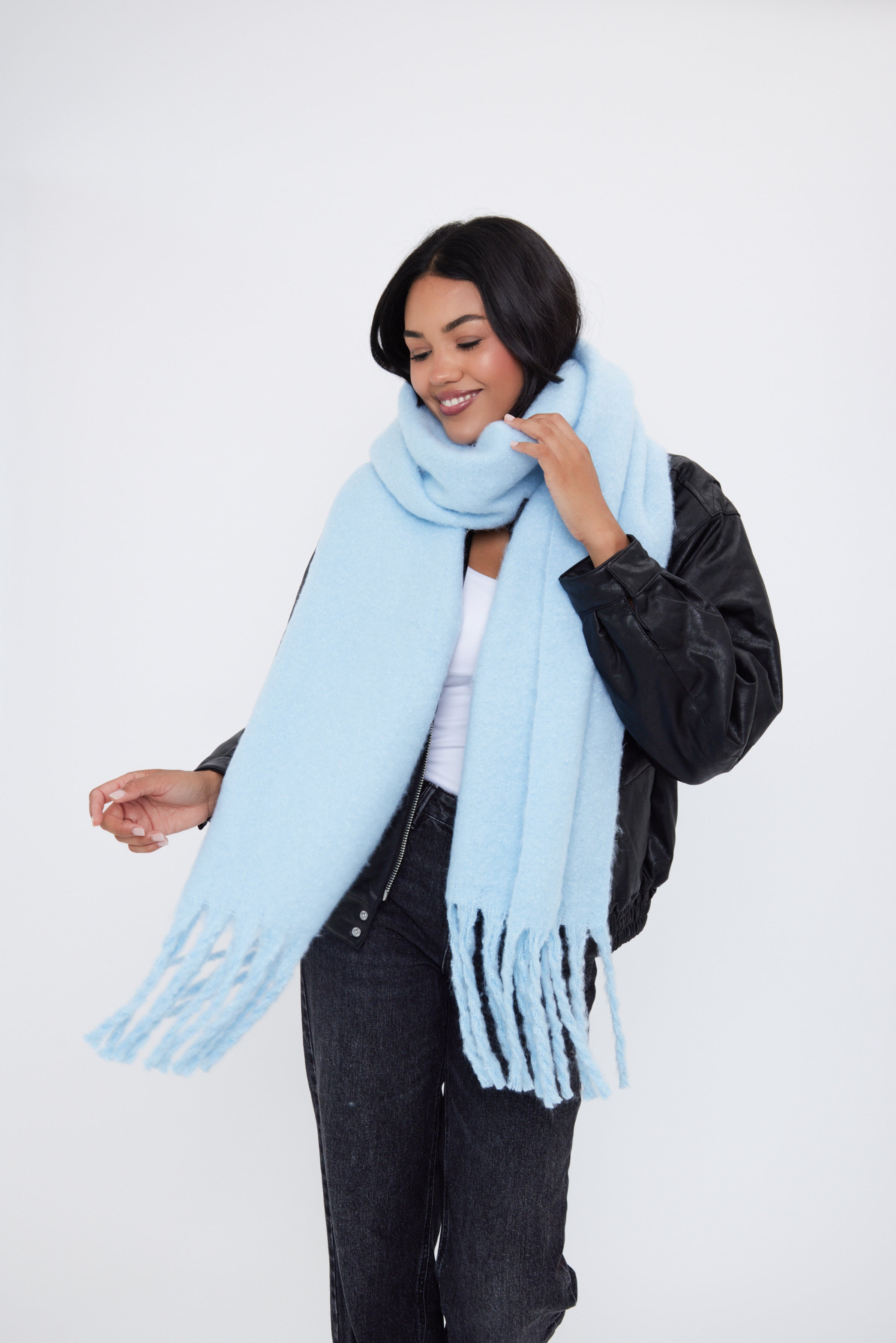 Woman's Oversized Chunky Blanket Scarf in Glacial Blue