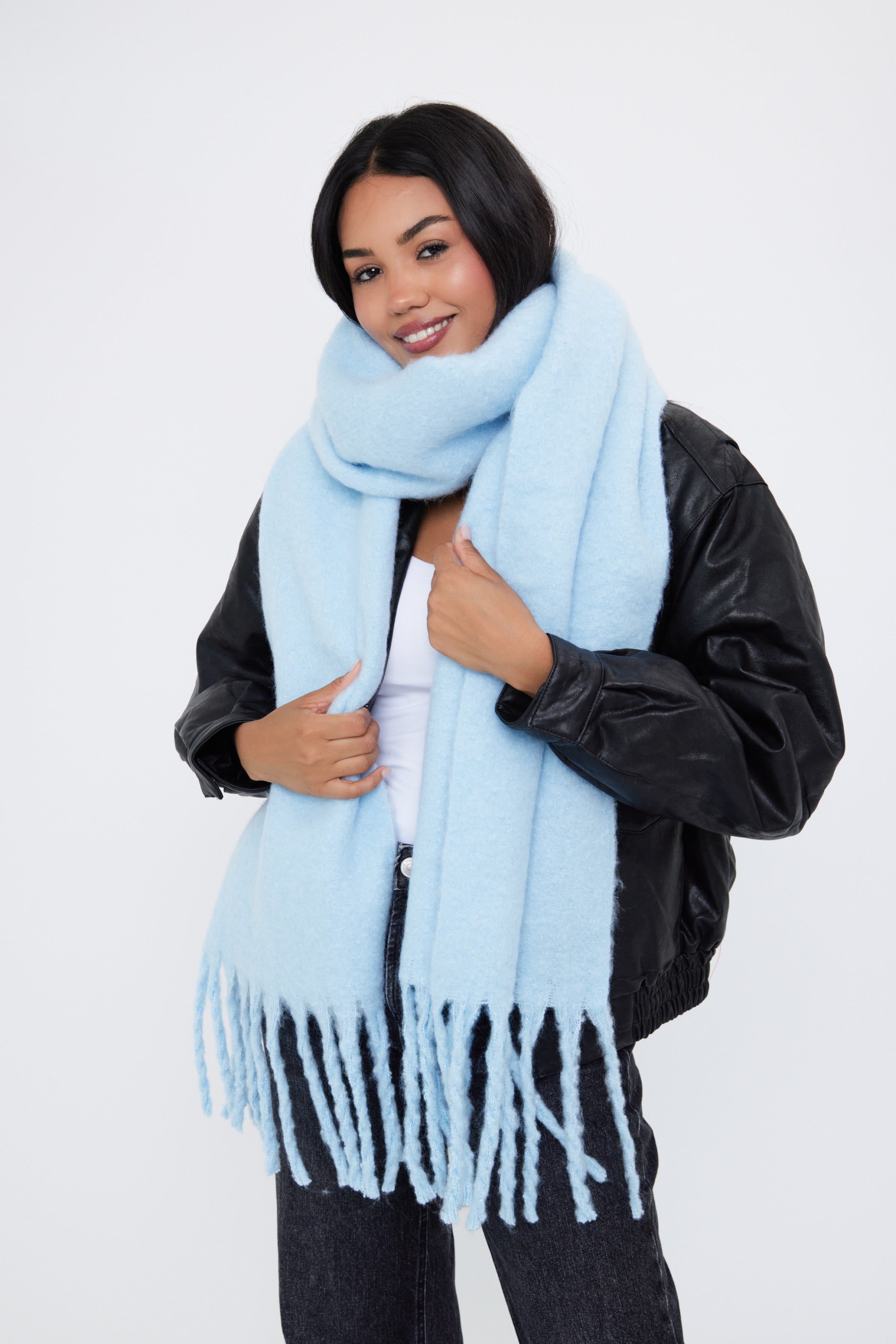 Woman's Oversized Chunky Blanket Scarf in Glacial Blue