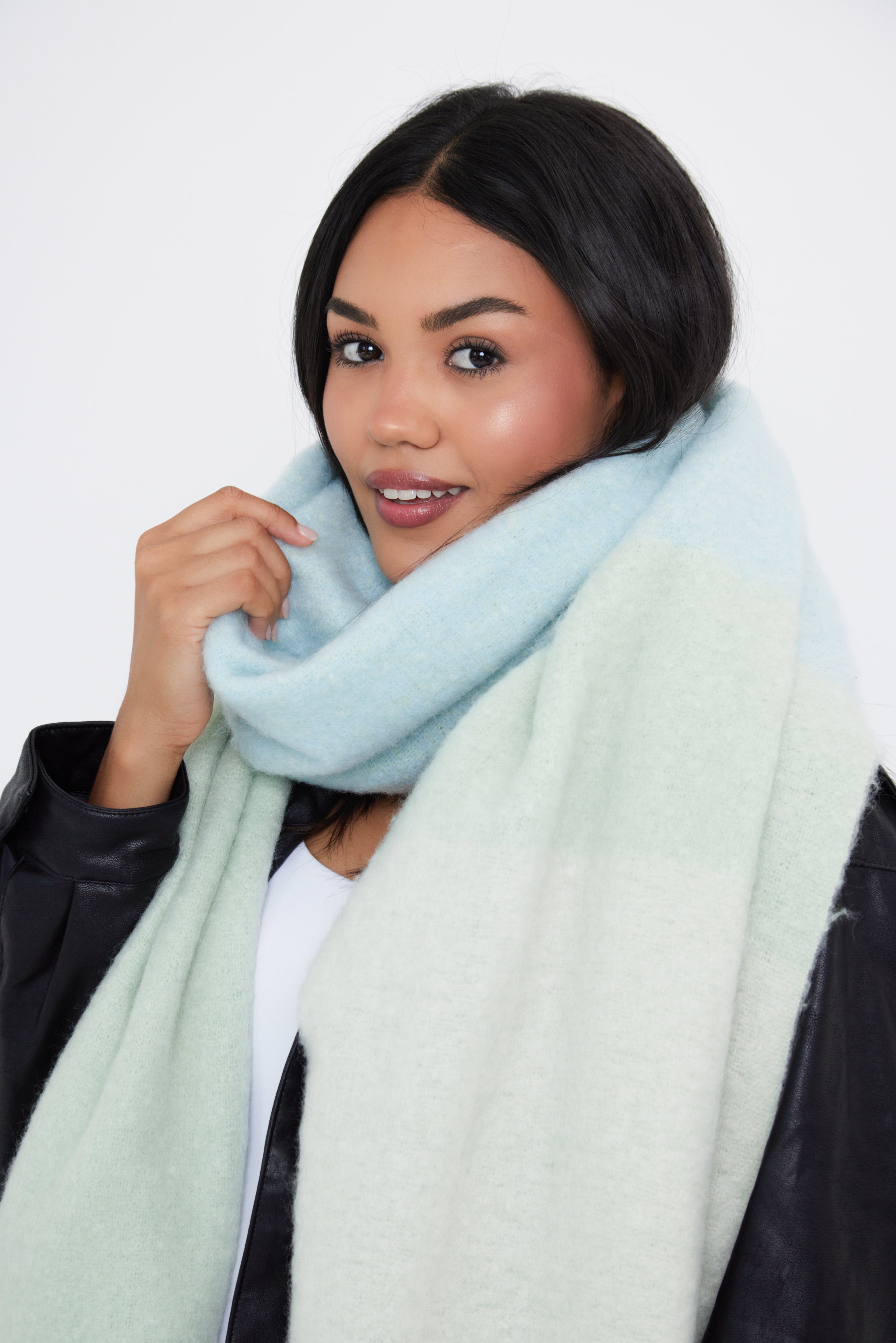 Woman's Oversized Chunky Blanket Stripe Scarf in Blue and Green