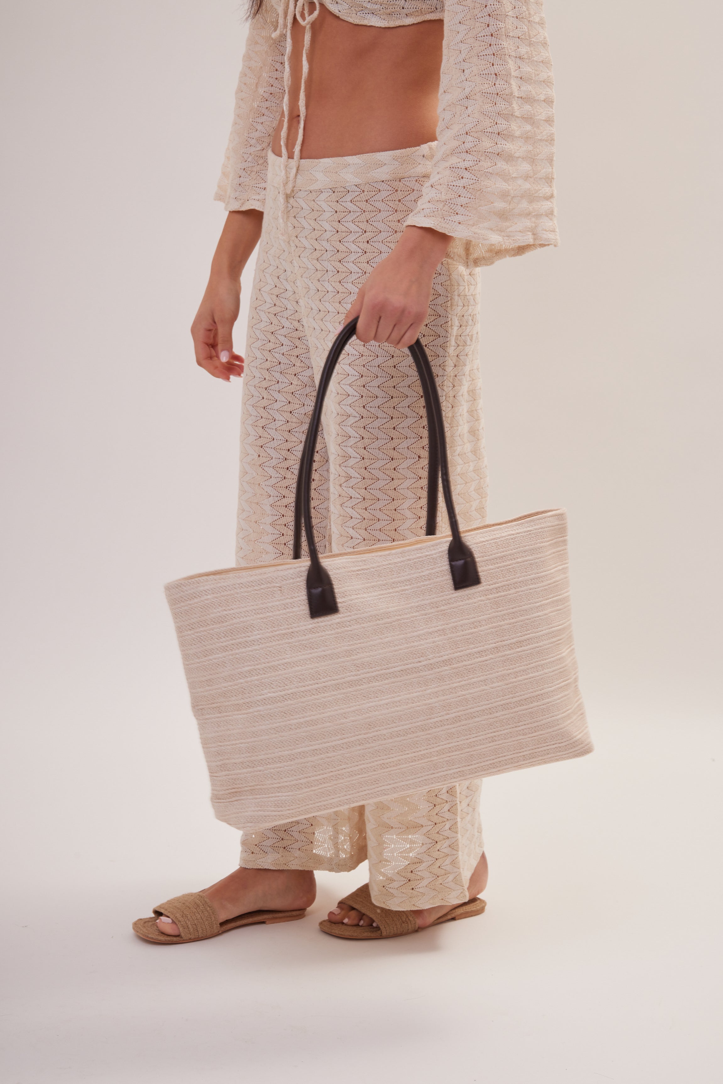 Woman's Oversized Woven Beach Bag in Cream