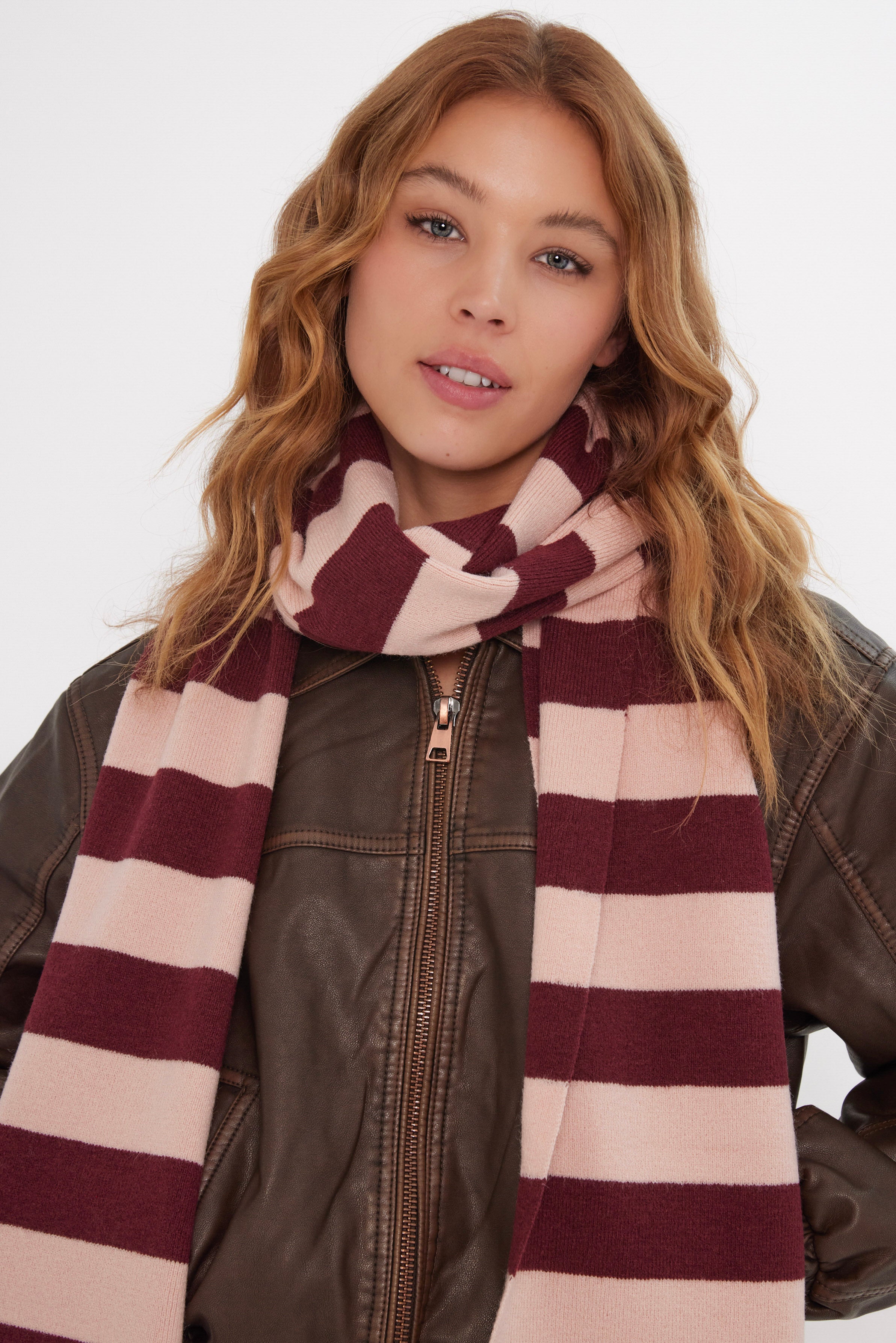 Women’s Knitted Stripe Scarf in Pink and Burgundy