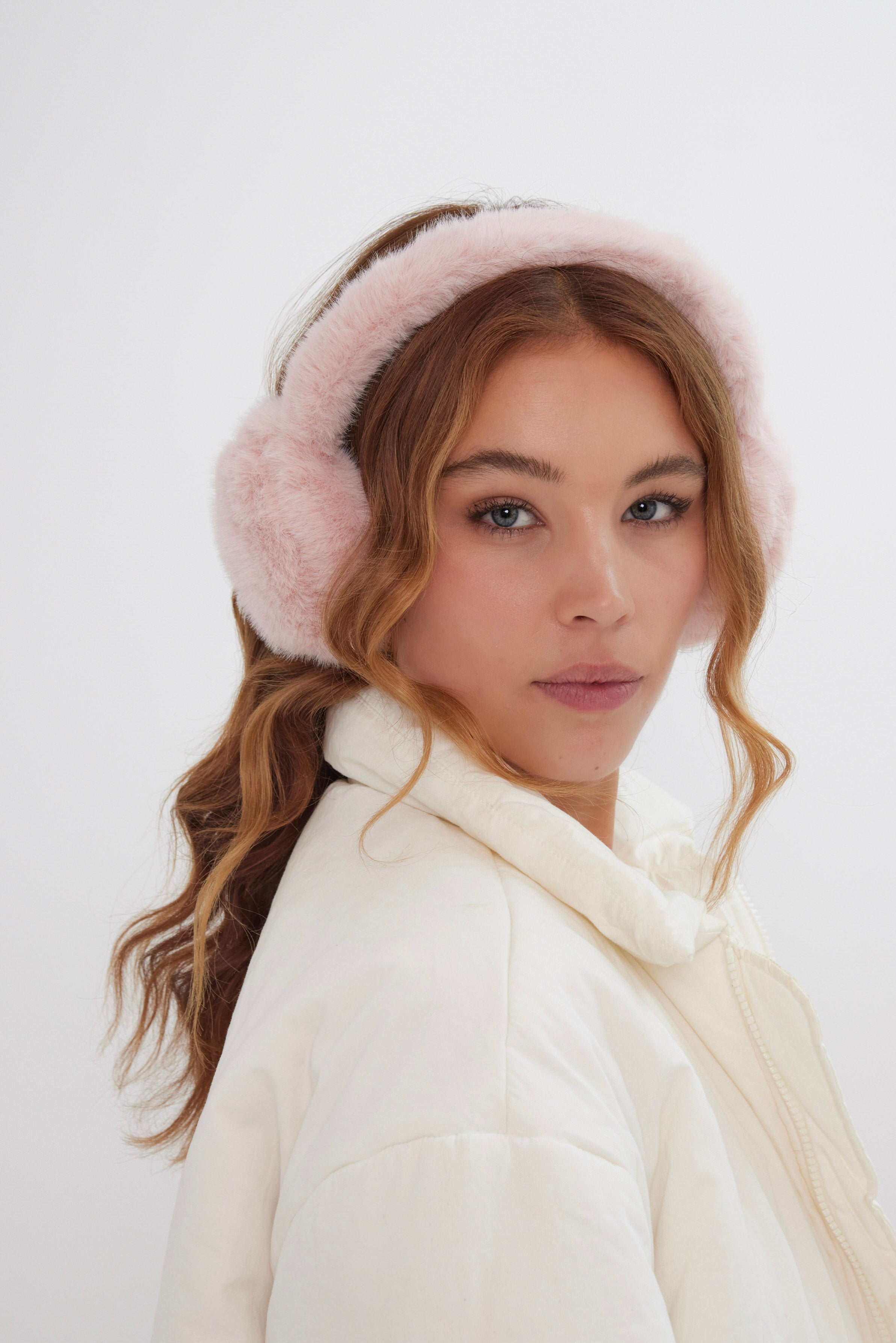Women’s Fur Earmuffs in Pink