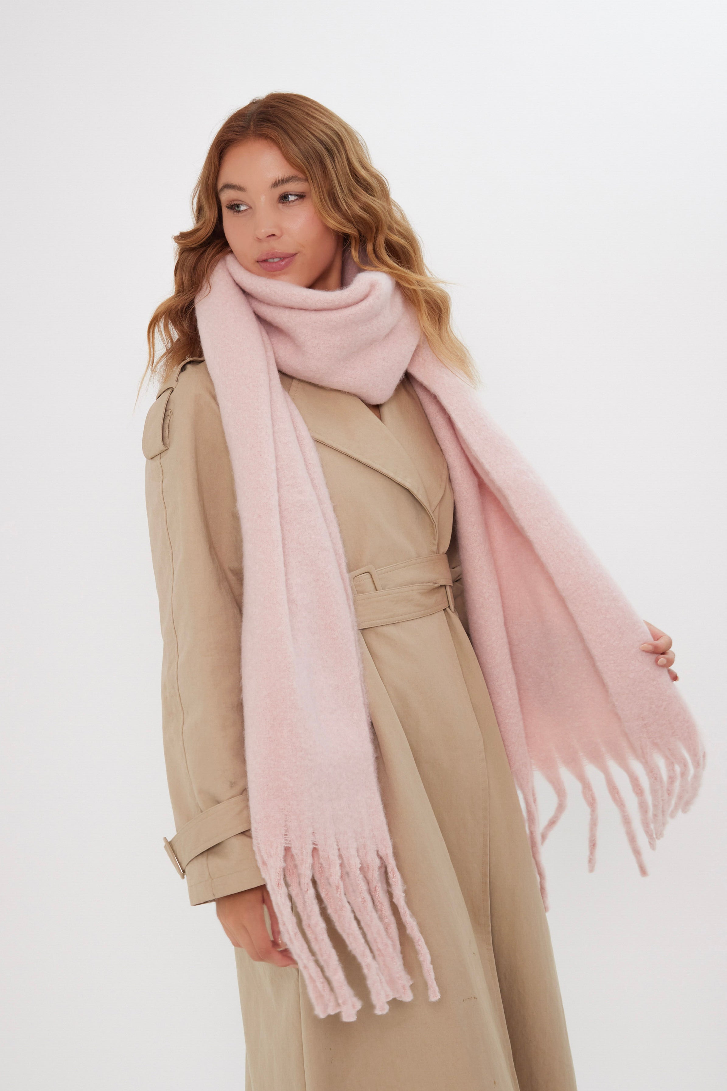 Women’s Oversized Chunky Blanket Scarf in Pink