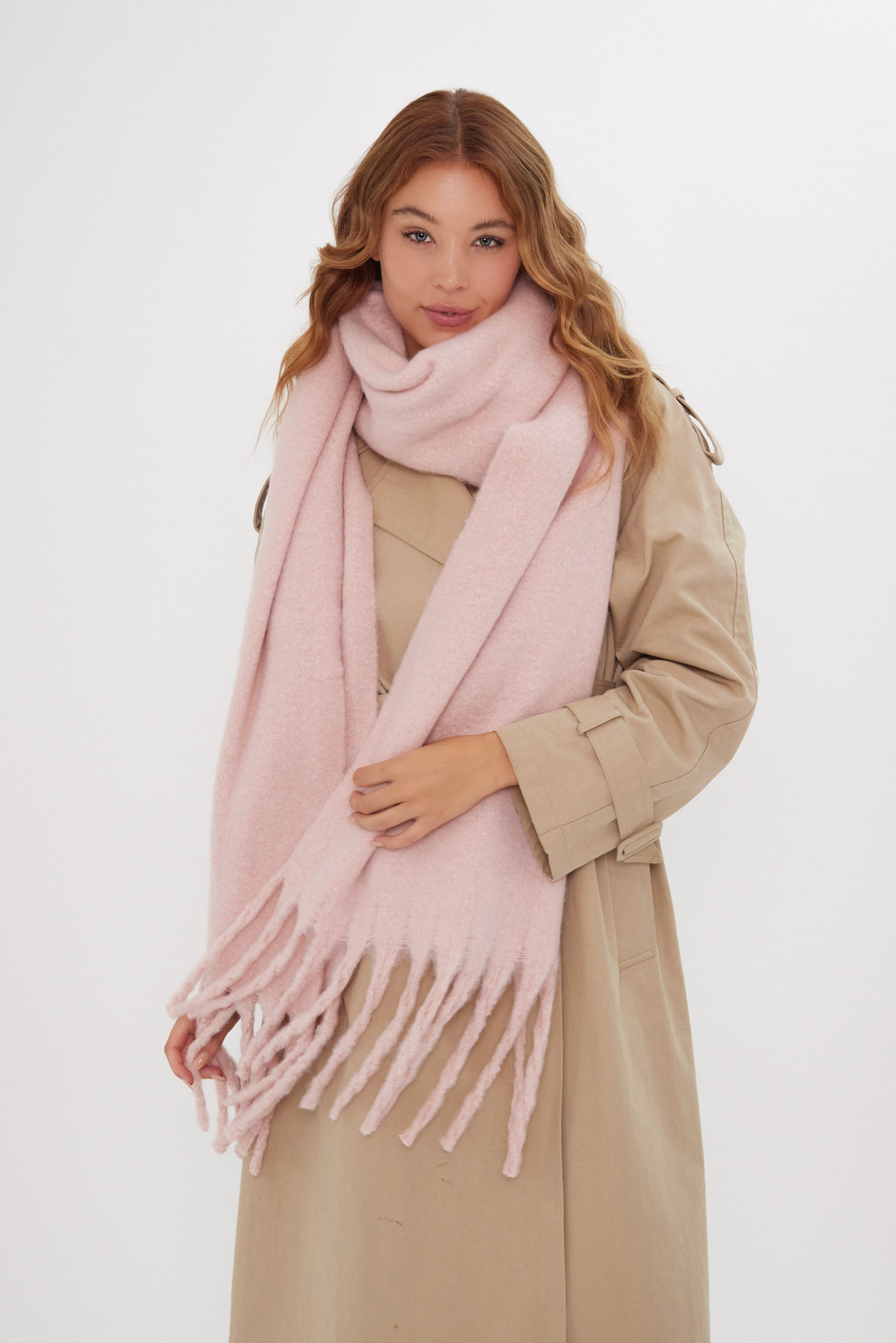 Women’s Oversized Chunky Blanket Scarf in Pink