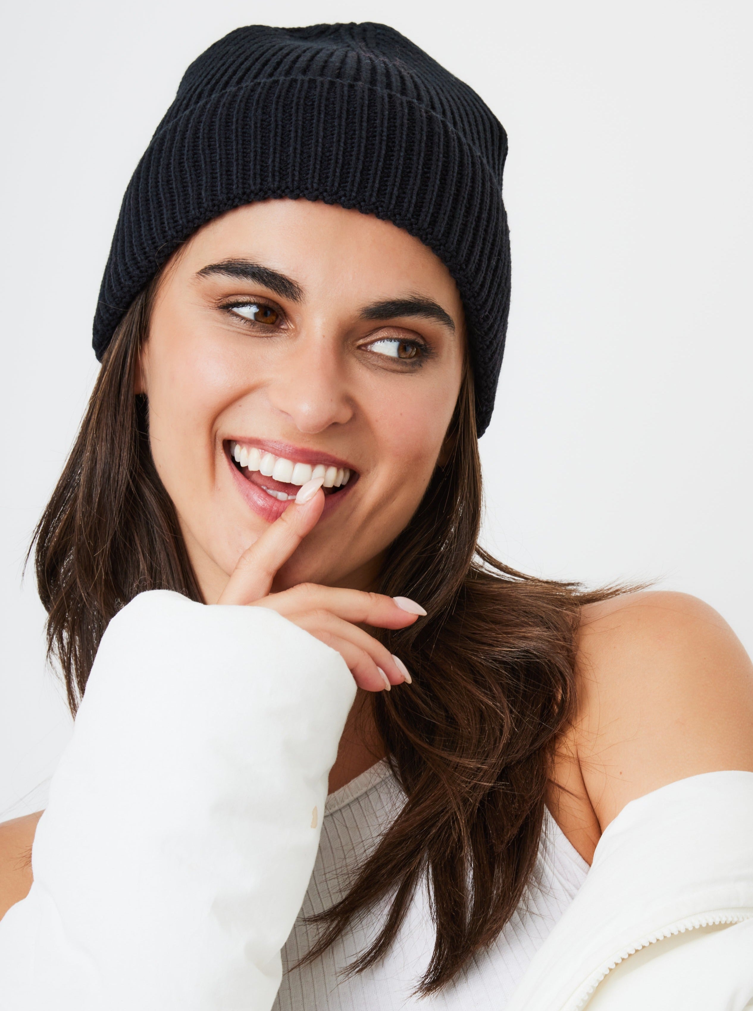 Woman's Ribbed Knitted Beanie in Black