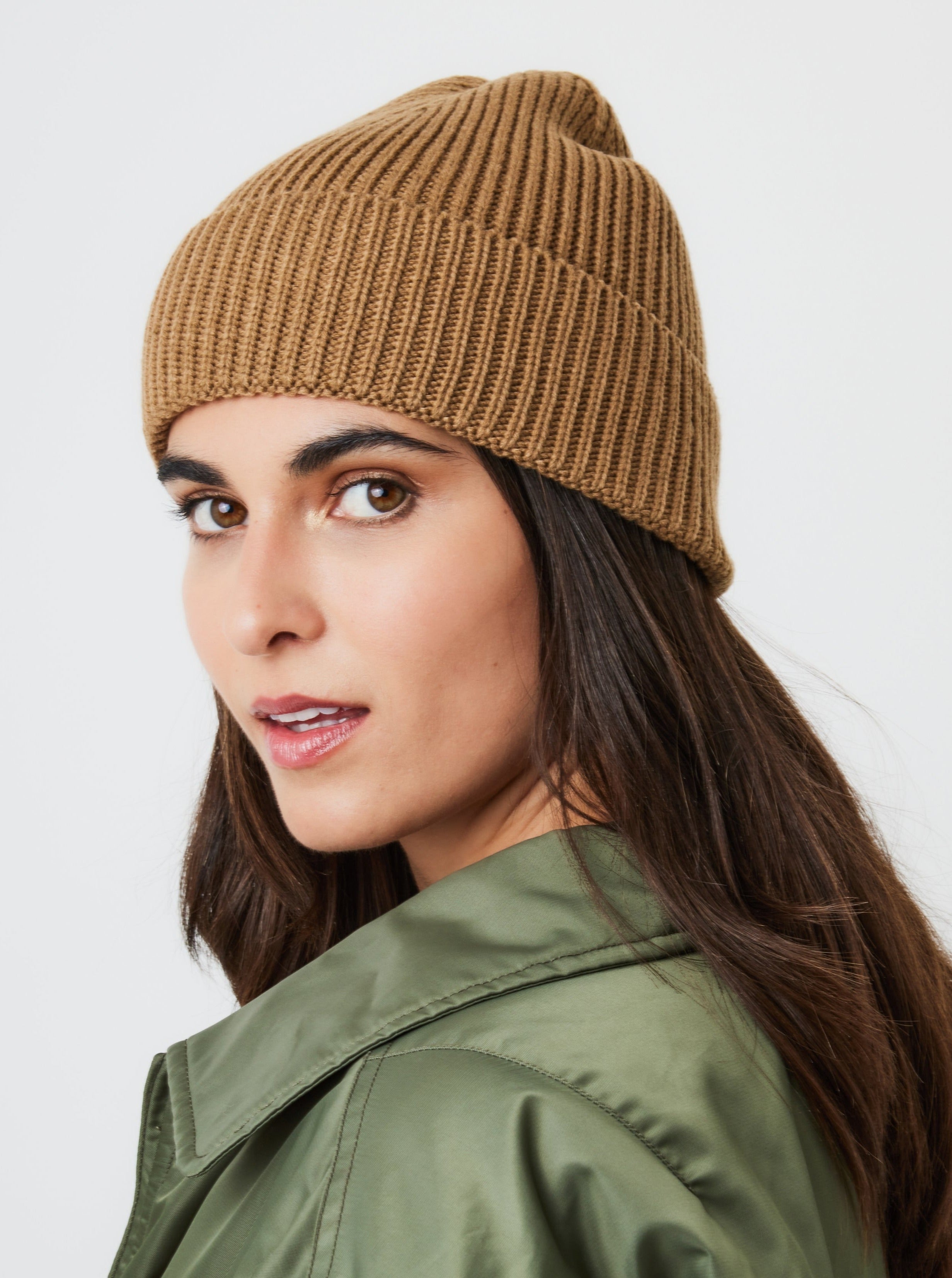 Woman's Ribbed Knitted Beanie in Camel