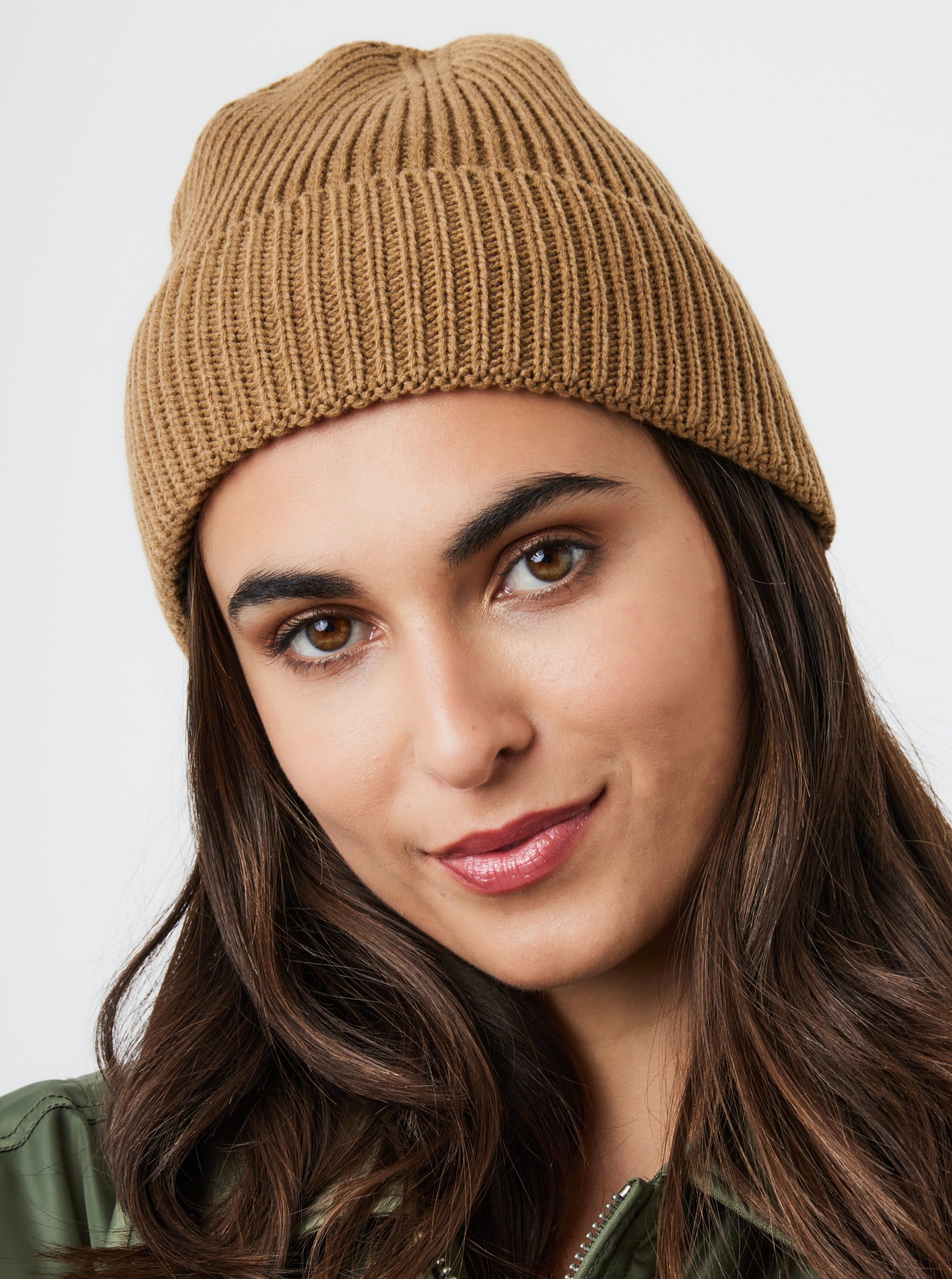 Woman's Ribbed Knitted Beanie in Camel