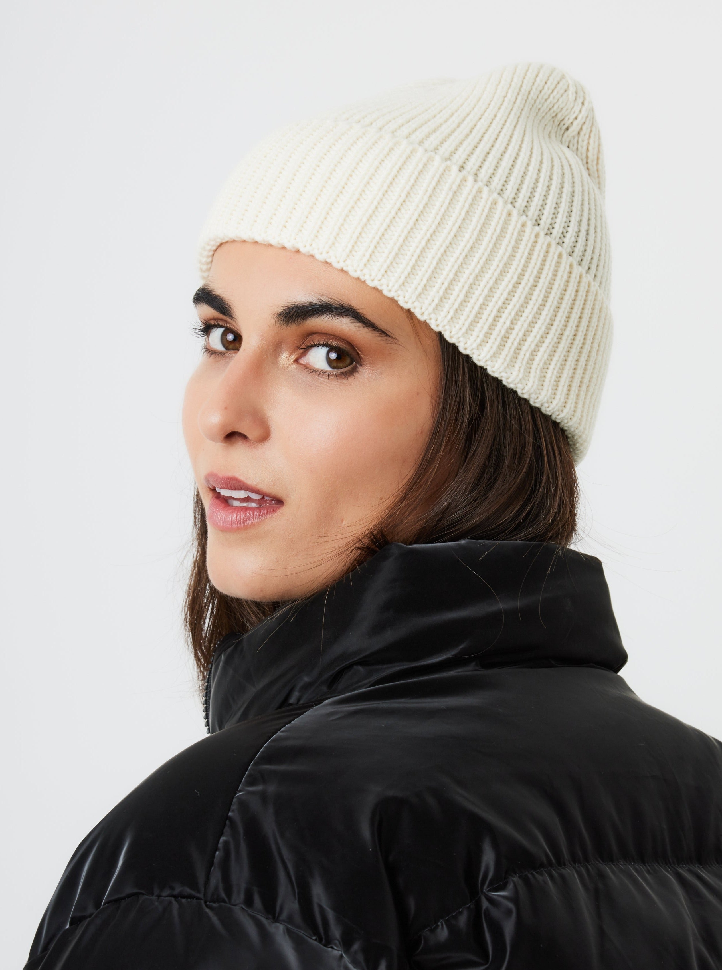 Woman's Ribbed Knitted Beanie in Cream