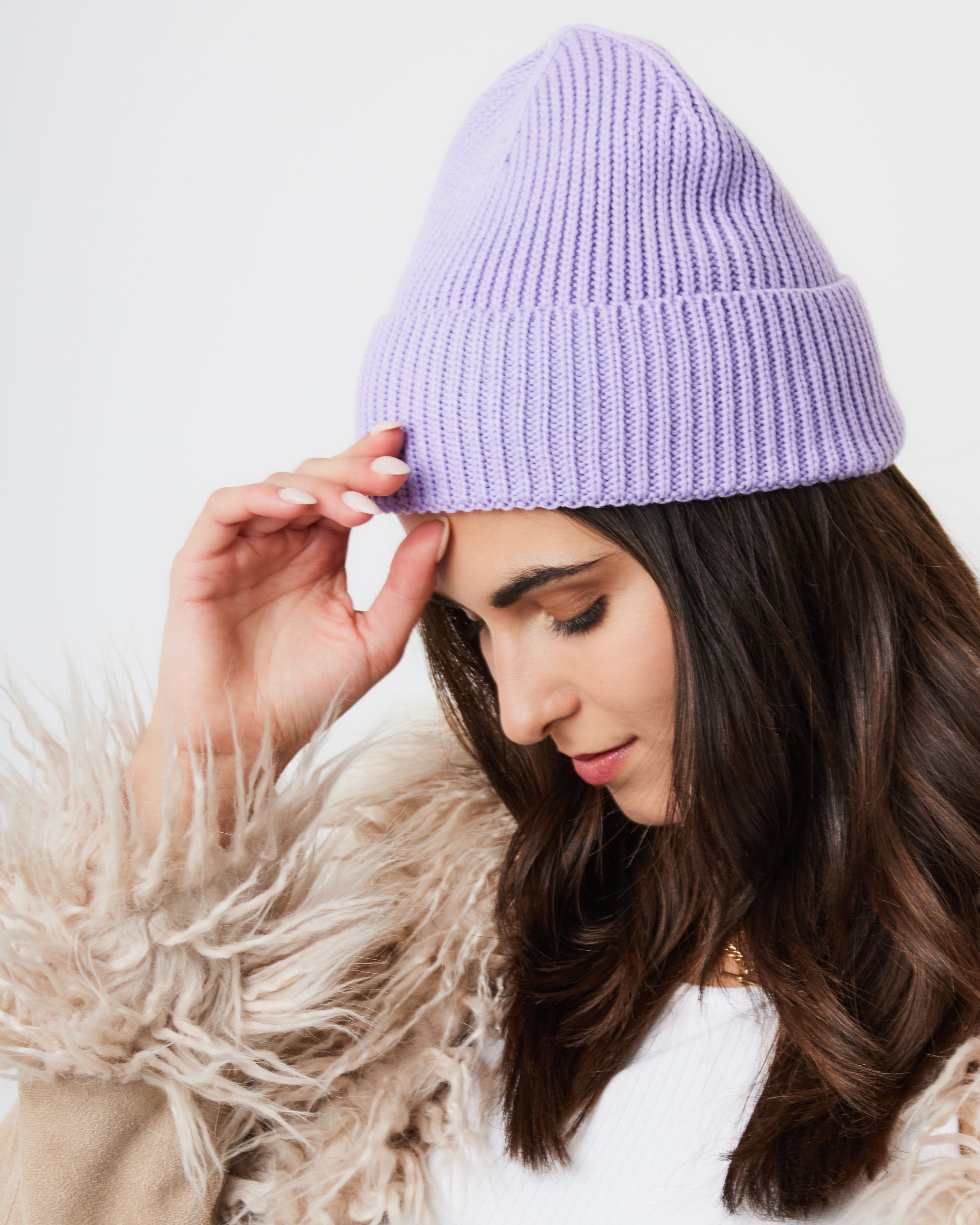 Woman's Ribbed Knitted Beanie in Lilac