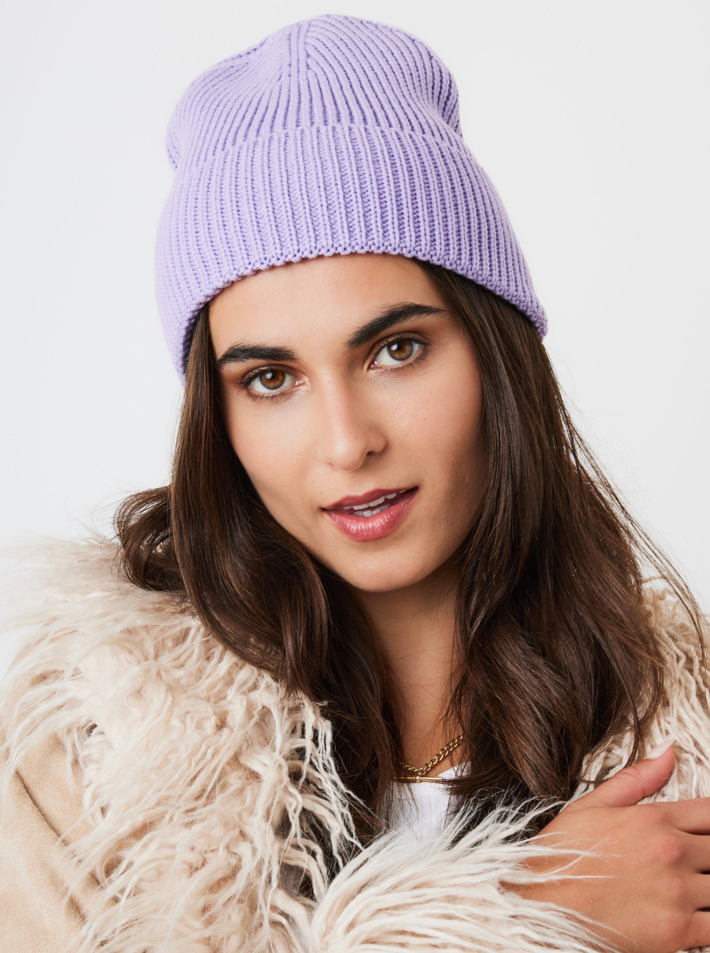 Woman's Ribbed Knitted Beanie in Lilac