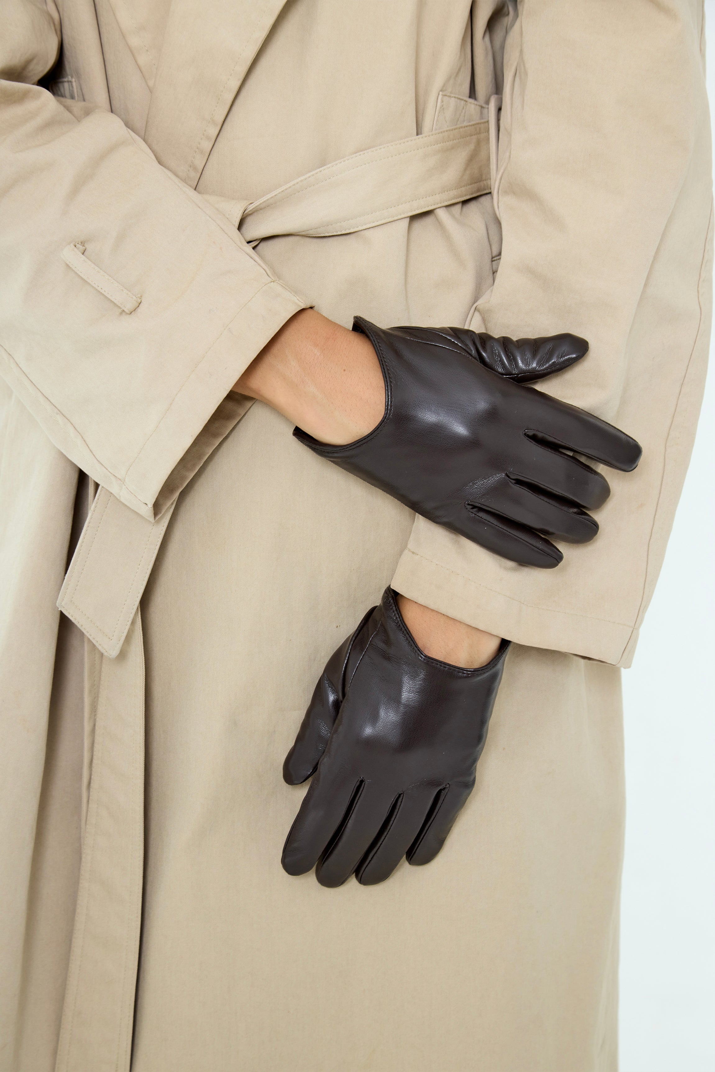 Women's Short Leather Look Driving gloves in Brown