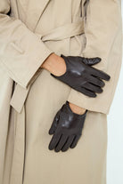 Women's Short Leather Look Driving gloves in Brown