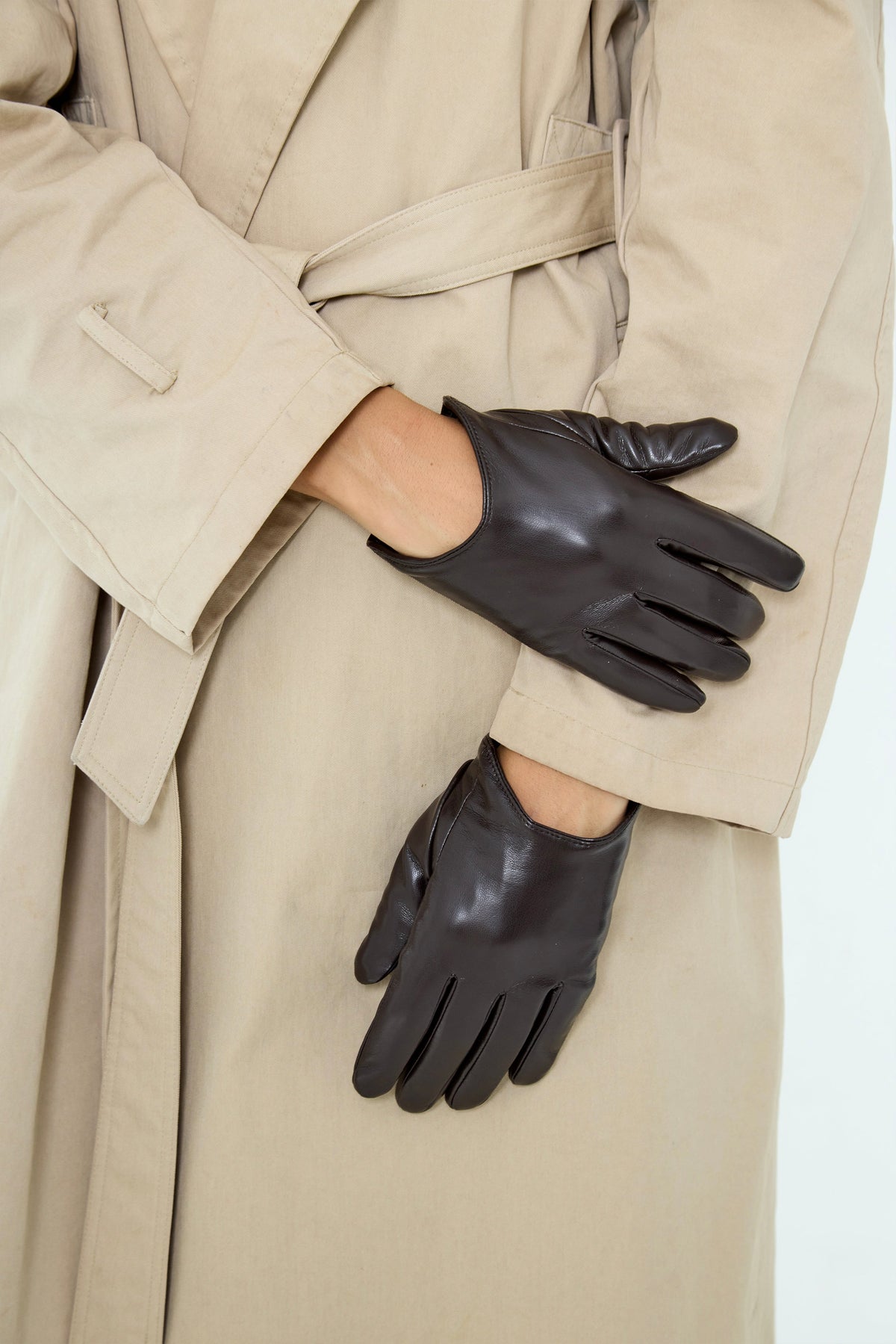 Women's Short Leather Look Driving gloves in Brown
