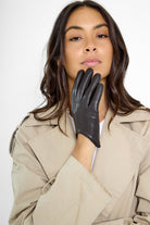 Women's Short Leather Look Driving gloves in Brown
