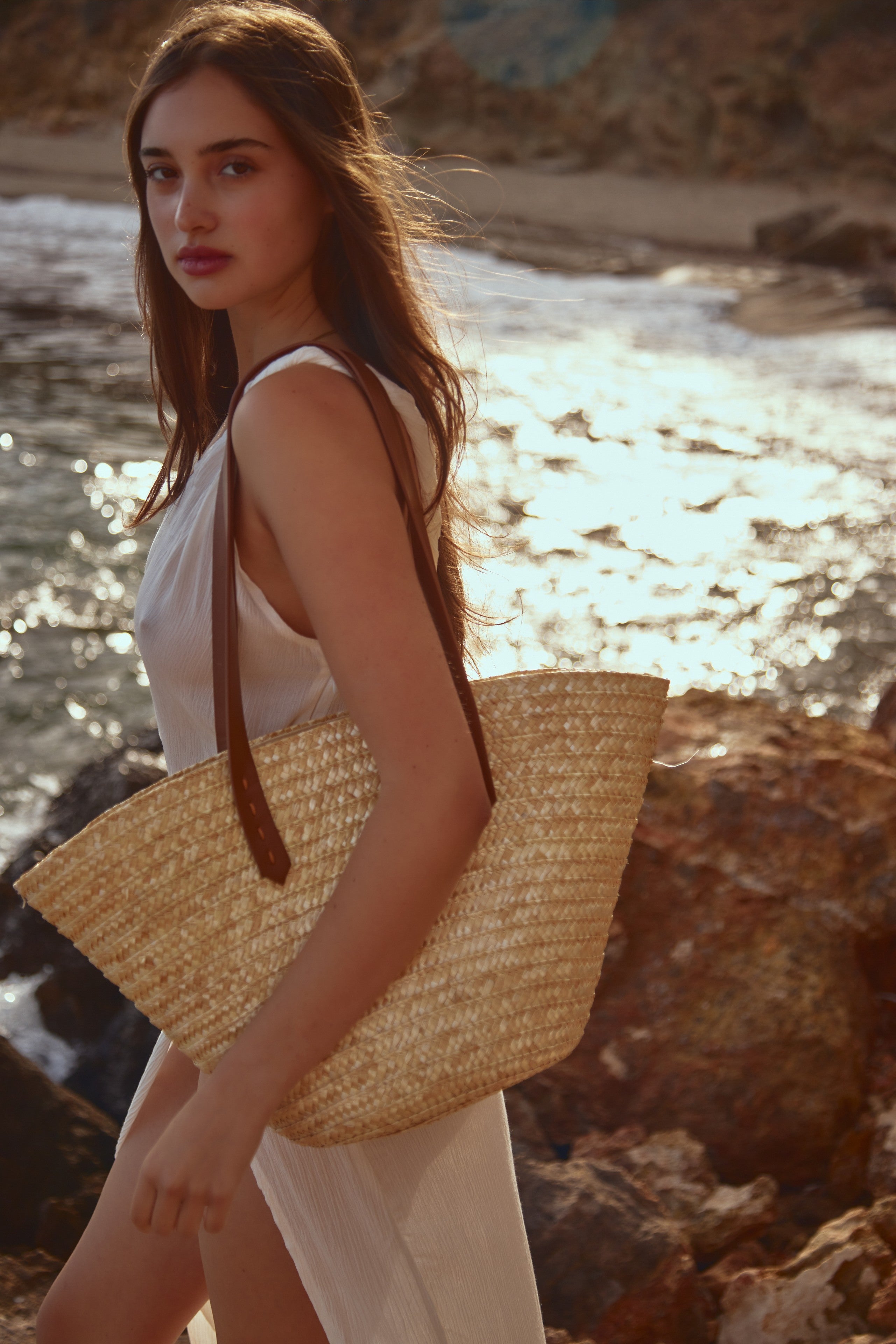 Oversized Shell Straw Beach Bag in Natural | Beach bag | Summer bag | Holiday Bag | Shell shape | Large bag | City break bag | Streetstyle | Streetwear | Straw bag | Coastal core accessories | Coastal core bag | Cottage core | Women's Accessories | Women's bags