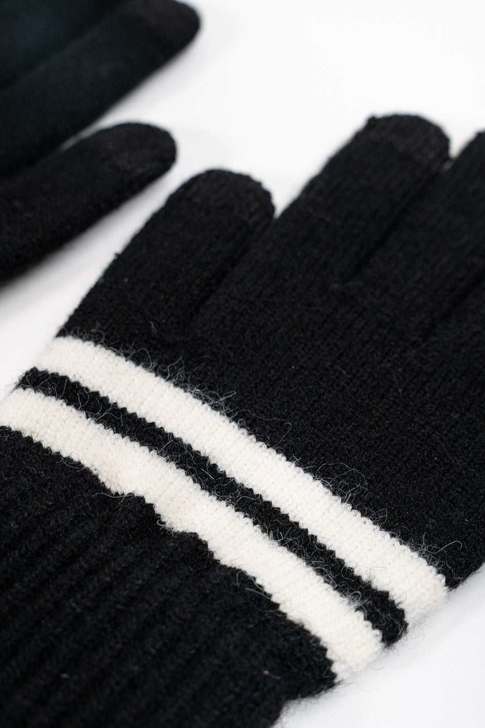 Woman's Knitted Stripe Gloves in Black