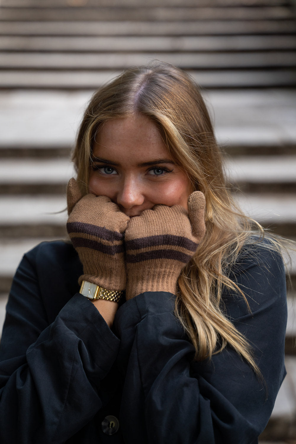 Woman's Knitted Stripe Gloves in Brown